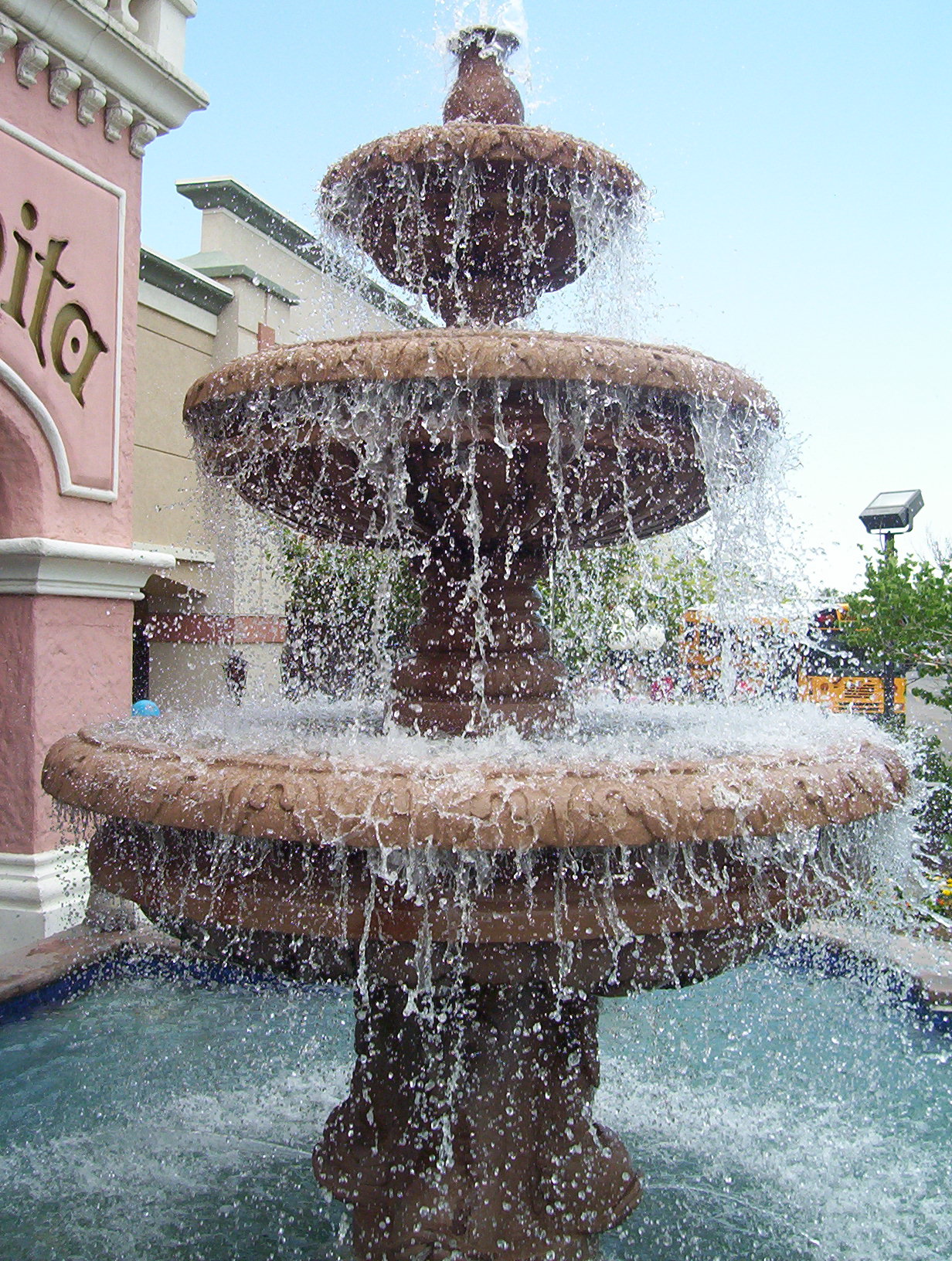 fountain-1553353